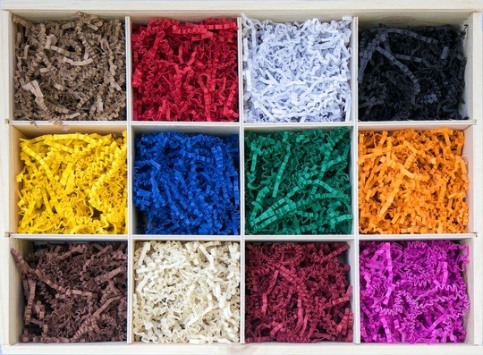 Colorful recycled paper from Koehler makes PresentFill® boxes and fill material more environmentally friendly.