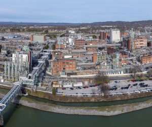 Eastman and Governor Lee Announce World-Scale Plastic-to-Plastic Molecular Recycling Facility to be Built