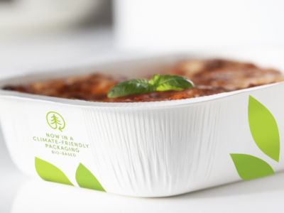Stora Enso delivers new low-carbon material for microwavable ready-meal trays