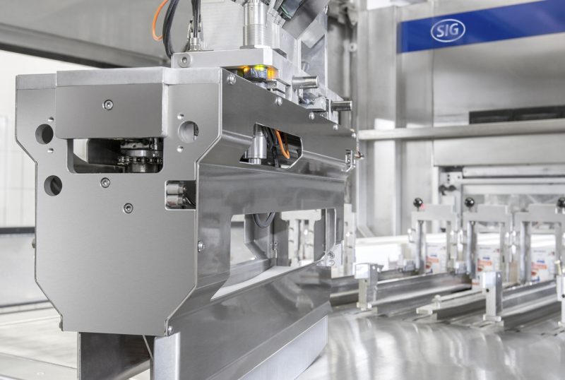 SIG helps food and beverage manufacturers take a major step towards fully automated plants