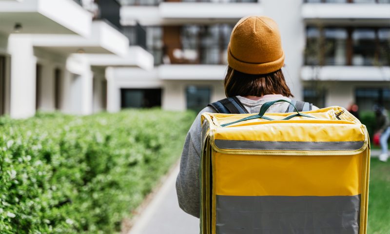 Groceries in minutes… Packaging prepares for ultra-fast delivery.