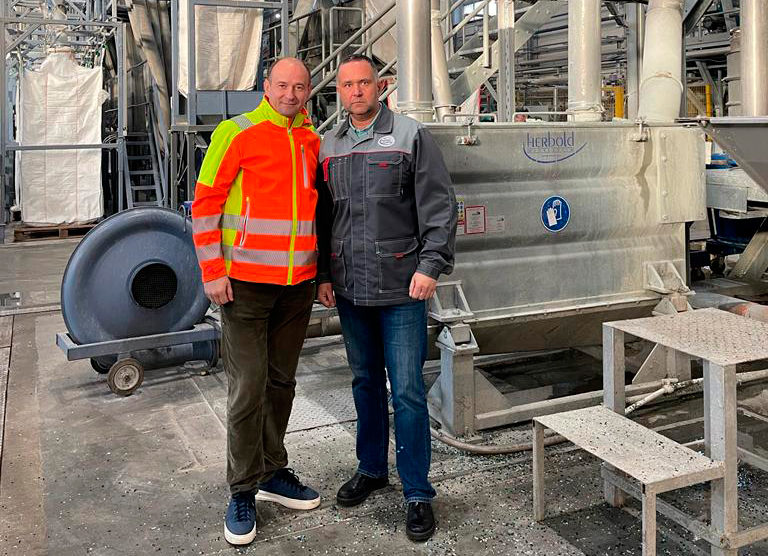 Five times more flakes from recycled PET bottles
