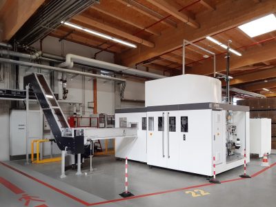 Energy-efficient production of weight-optimized oval PET bottles: Henkel opts for preferential heating from KHS