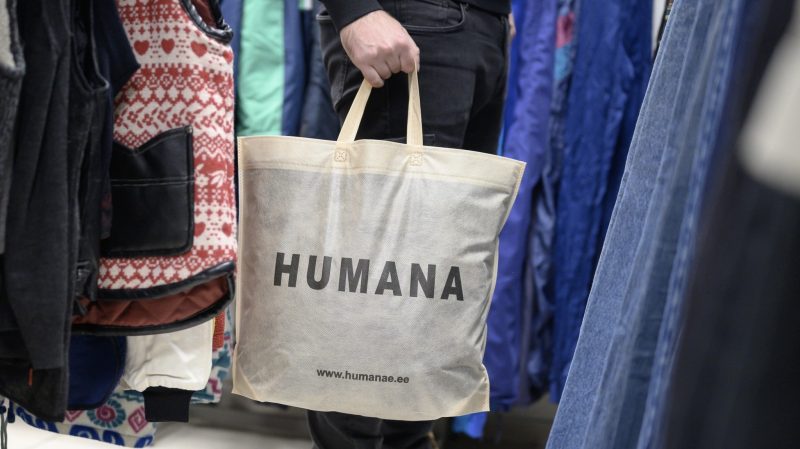 Humana – international chain of second-hand clothing stores starts to offer their clients reusable bags made in Lithuania