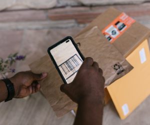 Plastic pallets and boxes can help create a sustainable parcel delivery supply chain