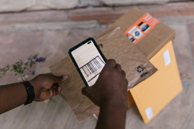 Plastic pallets and boxes can help create a sustainable parcel delivery supply chain