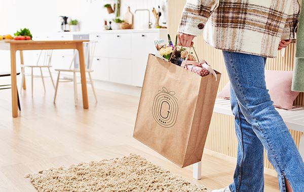 Stora Enso introduces renewable high-strength material for shopping and takeaway bags