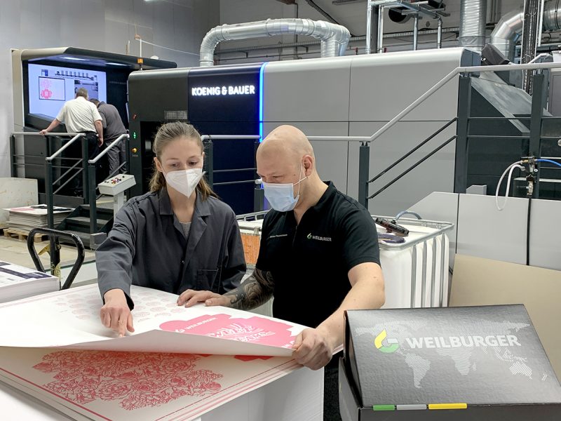 Fully recyclable barrier-coated cardboard packaging