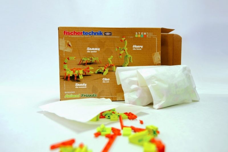 Fischertechnik replaces plastic with Paptic® in the packaging of its bio-based construction set “Animal Friends”