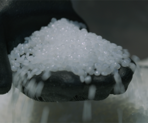 Pioneering recycling turns mixed waste into premium plastics with no climate impact