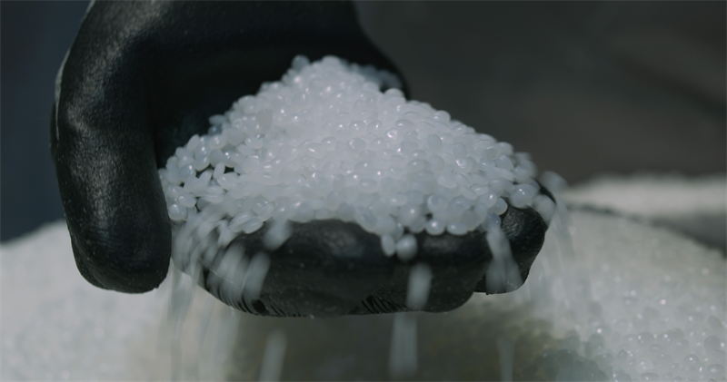Pioneering recycling turns mixed waste into premium plastics with no climate impact