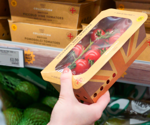 M&S LAUNCHES NEW RECYCLABLE TOMATO PACKAGING 