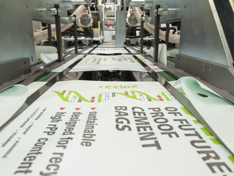 K 2022: Starlinger unveils the cement bag of the future