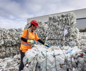 Veolia accelerates in circular economy with PlastiLoop, the new worldwide offer for recycled plastics