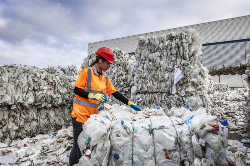 Veolia accelerates in circular economy with PlastiLoop, the new worldwide offer for recycled plastics